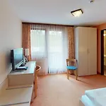 レストラン ゼーガルテン マリーナ ホテル 3*